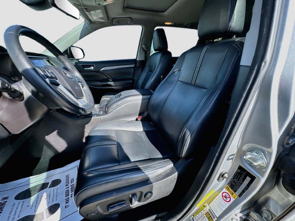 Used 2018 Toyota Highlander SE FWD image 25