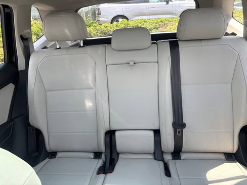 Used 2020 Volkswagen Tiguan SE w/ Panoramic Sunroof Package AWD/4WD image 27