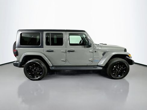 Used 2022 Jeep Wrangler Unlimited Sahara AWD/4WD image 7
