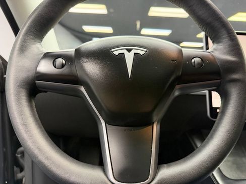 Used 2021 Tesla Model Y Long Range AWD/4WD image 22