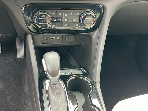 Used 2022 Buick Encore GX Select image 19