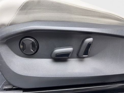 Used 2024 Volkswagen Tiguan SE R-Line image 28