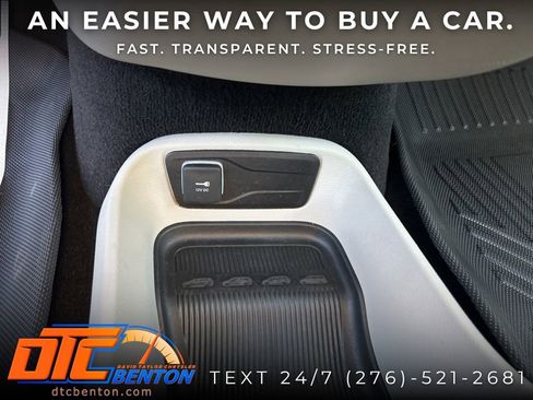 Used 2023 Chrysler Voyager LX FWD image 24