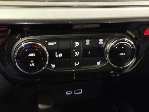 New 2026 Chevrolet Trax LT w/ LT Convenience Package FWD image 16