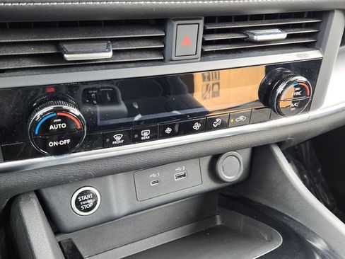 Used 2023 Nissan Rogue SV AWD/4WD image 25