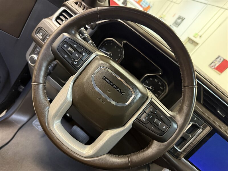 Used 2021 GMC Yukon Denali w/ Denali Premium Package AWD/4WD image 23