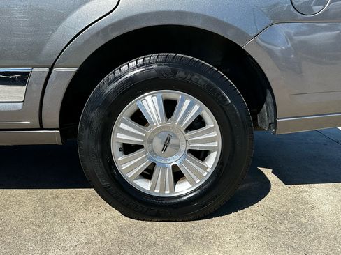 Used 2012 Lincoln Navigator 2WD image 11