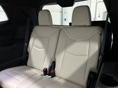 Used 2024 Cadillac XT6 Sport w/ Technology Package AWD/4WD image 31