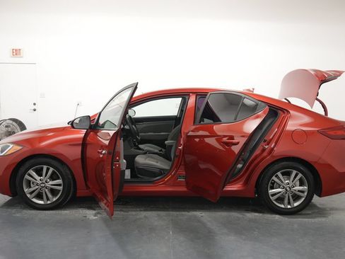 Used 2017 Hyundai Elantra SE FWD image 19