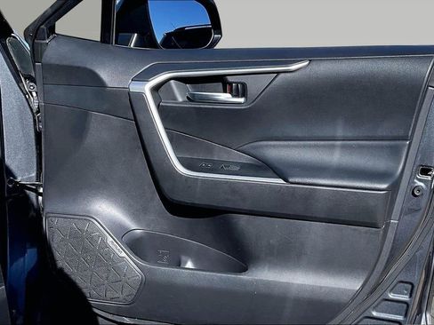 Used 2022 Toyota RAV4 XLE image 19