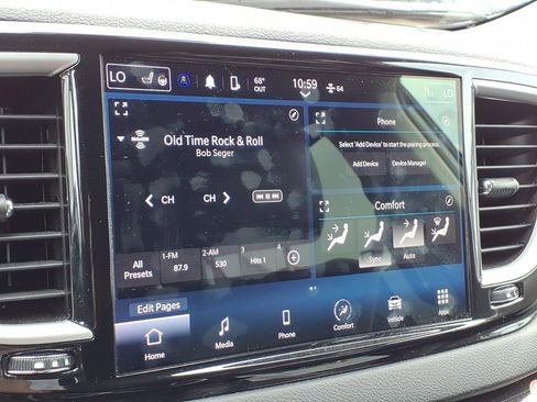 Used 2024 Chrysler Pacifica Touring-L image 23