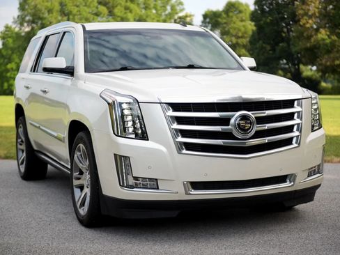 Used 2015 Cadillac Escalade Premium AWD/4WD image 8