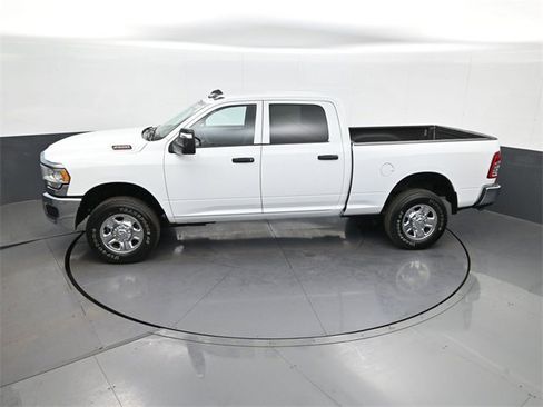Used 2024 RAM 2500 Tradesman w/ Chrome Appearance Group image 21