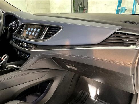Used 2018 Buick Enclave Essence image 24