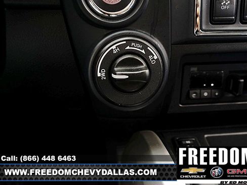Used 2024 Nissan Titan SV w/ SV Convenience Package image 28