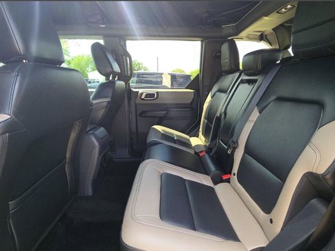 Used 2024 Ford Bronco Wildtrak image 9