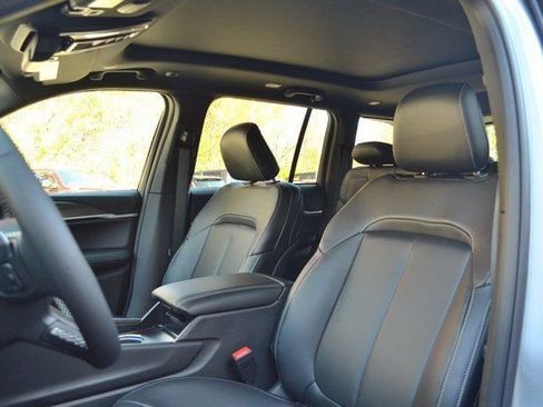 New 2025 Jeep Grand Cherokee Limited w/ Black Appearance Package image 15