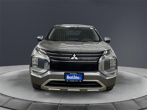 Used 2023 Mitsubishi Outlander SE image 8
