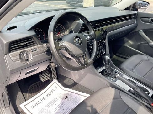 Used 2020 Volkswagen Passat 2.0T R-Line image 10