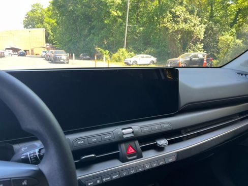 Used 2025 Kia K4 LXS image 17