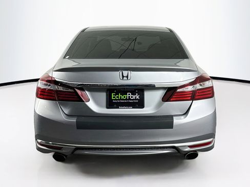 Used 2017 Honda Accord Sport image 7