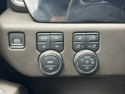 Used 2025 Chevrolet Silverado 1500 LTZ AWD/4WD image 28