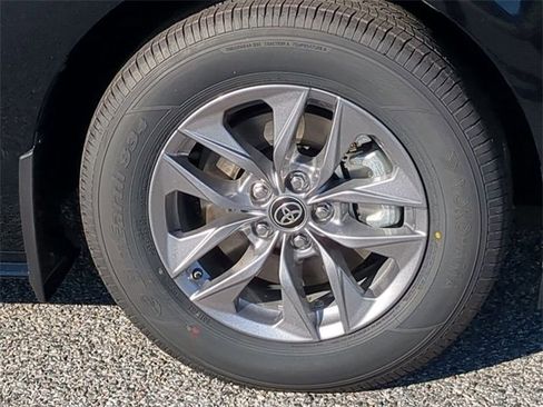 New 2026 Toyota Sienna XLE image 11