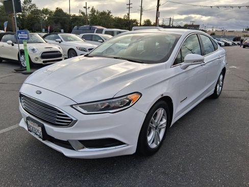 Used 2018 Ford Fusion SE w/ Equipment Group 602A FWD image 3