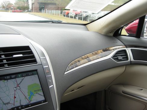 Used 2016 Lincoln MKZ Hybrid With Sunroof w/ Equipment Group 600A Reserve image 19