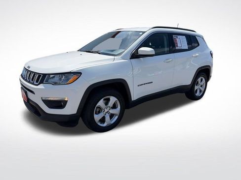 Used 2018 Jeep Compass Latitude FWD image 1