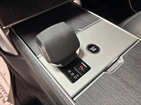 Used 2025 Land Rover Range Rover SE AWD/4WD image 15