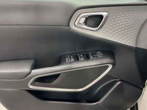 Used 2023 Kia Soul S FWD image 17