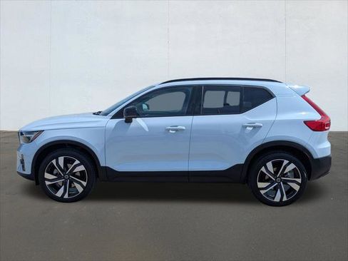 Used 2026 Volvo XC40 B5 Ultra w/ Climate Package AWD/4WD image 2