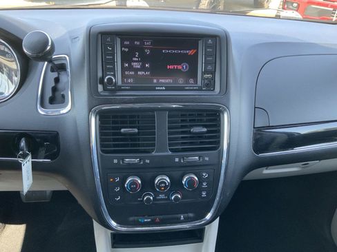 Used 2019 Dodge Grand Caravan SXT FWD image 28