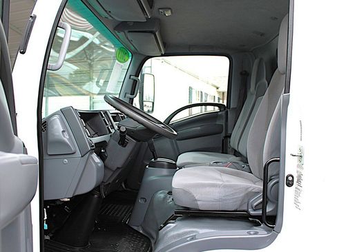 Used 2019 Isuzu NPR image 18