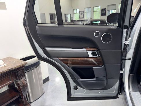 Used 2016 Land Rover Range Rover HSE image 42