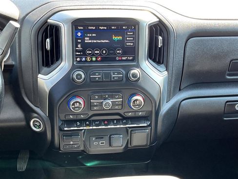 Used 2022 Chevrolet Silverado 1500 LT AWD/4WD image 20