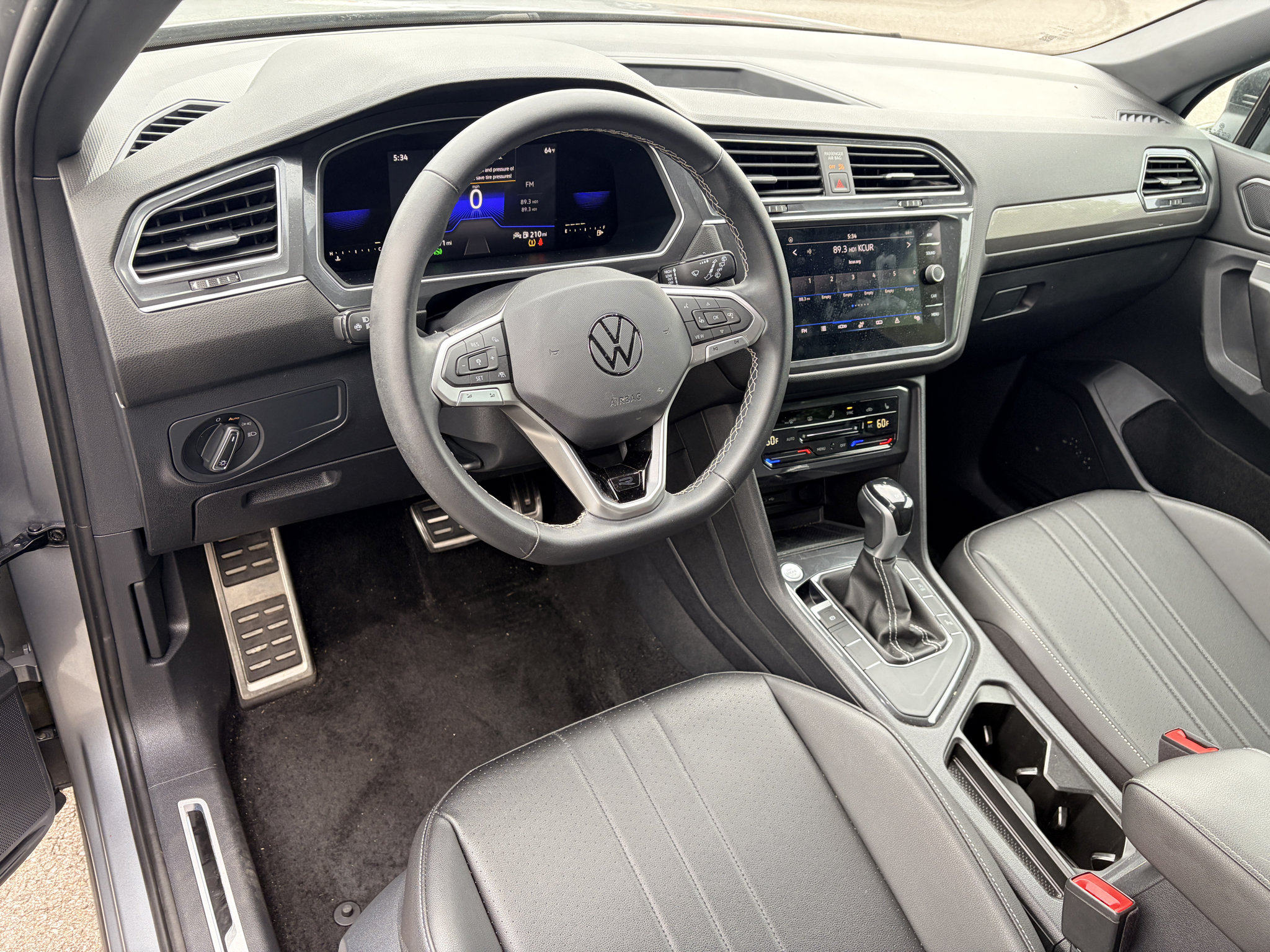 Used 2023 Volkswagen Tiguan SE R-Line FWD image 11