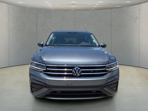 Used 2024 Volkswagen Tiguan SE FWD image 11