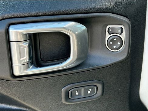 Used 2022 Jeep Wrangler Unlimited Sport image 18