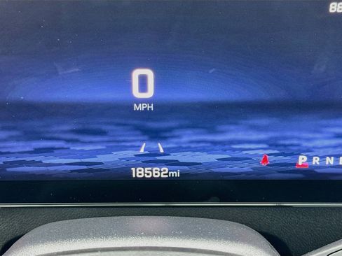 Used 2025 Chevrolet Traverse LT FWD image 8