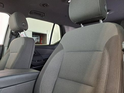 Used 2022 Chevrolet Traverse LT FWD image 25