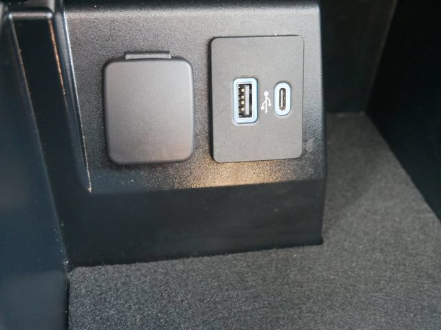 Used 2022 Ford Explorer Platinum w/ Equipment Group 601A AWD/4WD image 21