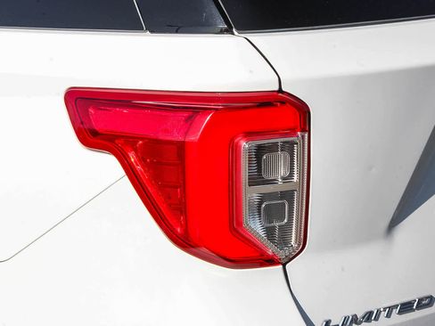 Used 2022 Ford Explorer Limited w/ Equipment Group 301A AWD/4WD image 9