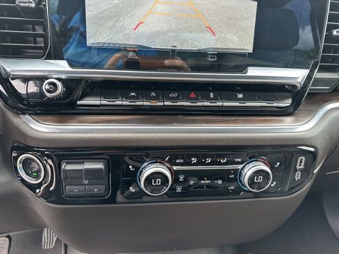 Used 2025 GMC Sierra 1500 SLT AWD/4WD image 22