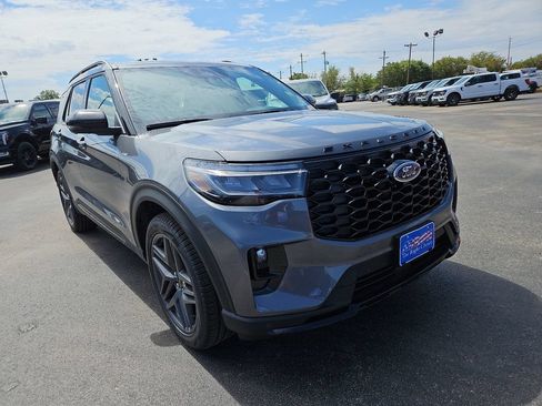New 2026 Ford Explorer ST-Line w/ ST-Line Street Pack RWD image 2