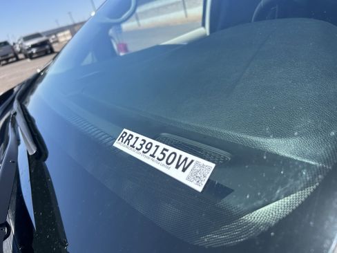 Used 2024 Chrysler Pacifica Limited FWD image 16