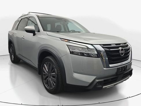 Used 2023 Nissan Pathfinder SL w/ SL Premium Package AWD/4WD image 3