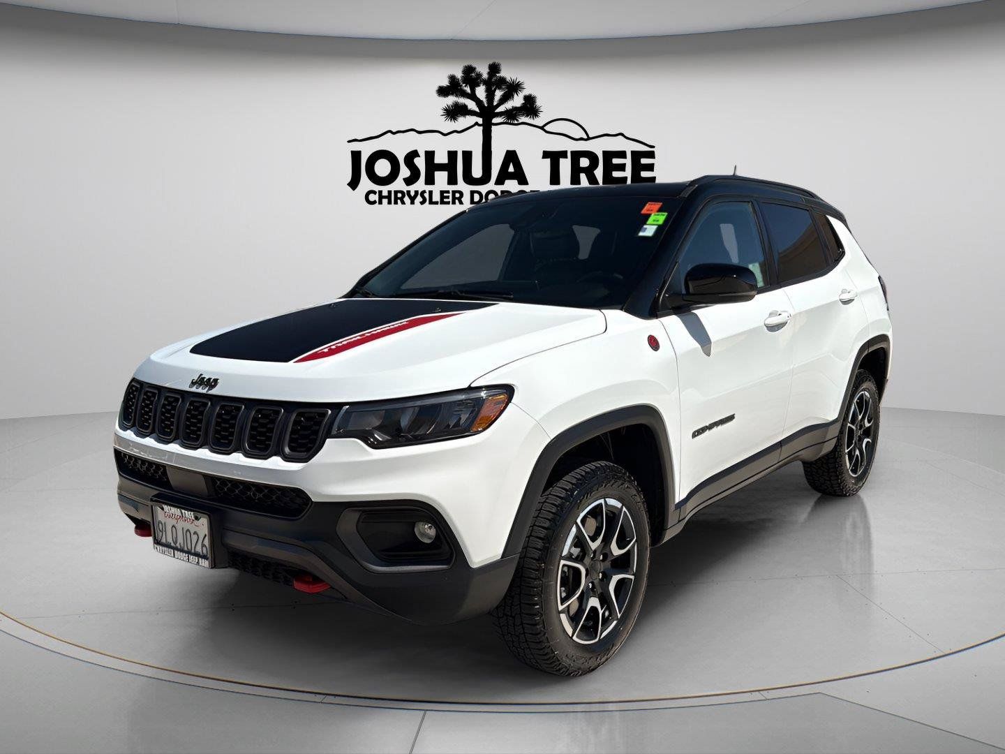 Used 2024 Jeep Compass Trailhawk AWD/4WD image 3