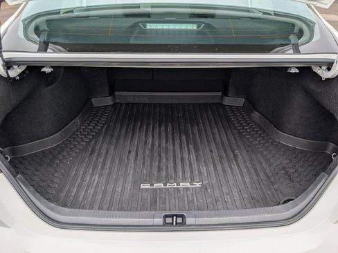 Used 2026 Toyota Camry SE w/ Convenience Package FWD image 9